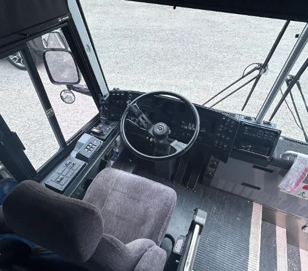 2006 MCI D4500 Coach Bus - Image 10