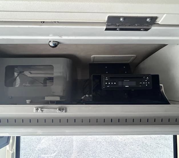 2006 MCI D4500 Coach Bus - Image 8