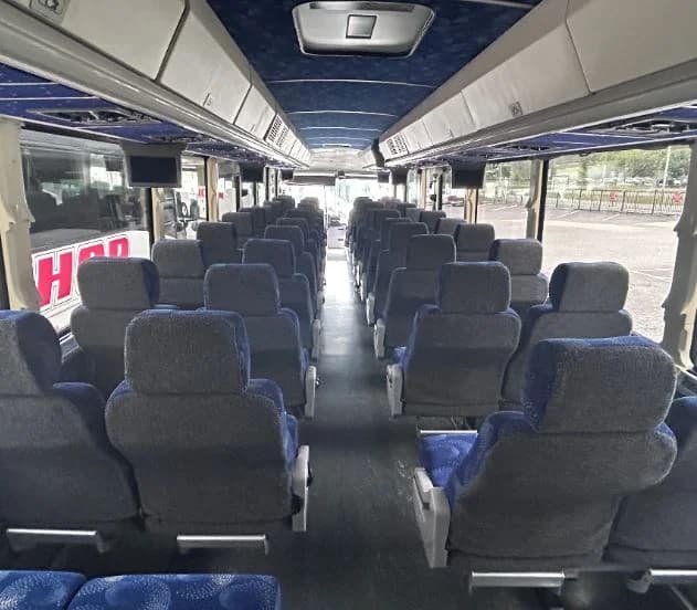 2006 MCI D4500 Coach Bus - Image 9