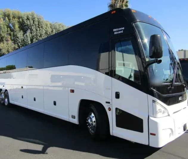2017 MCI J4500 Coach Bus - Image 1