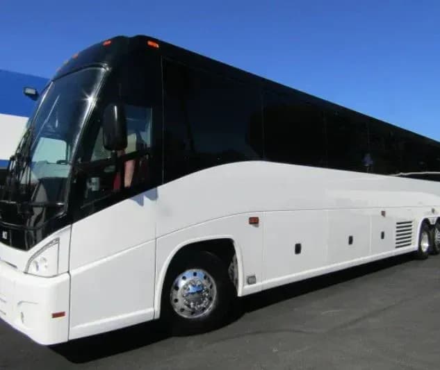 2017 MCI J4500 Coach Bus - Image 3