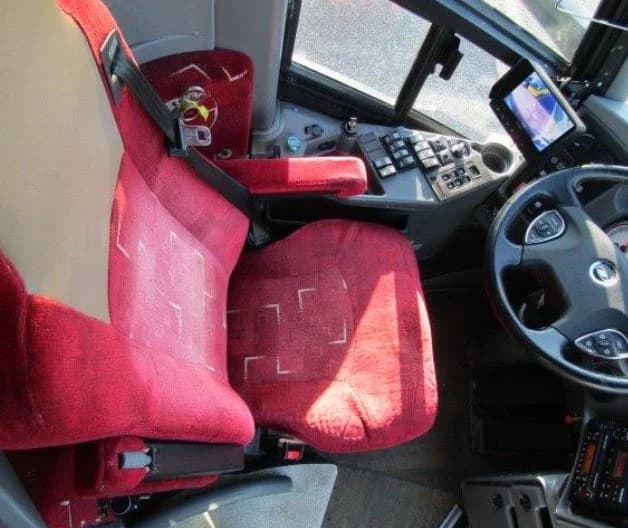 2017 MCI J4500 Coach Bus - Image 8