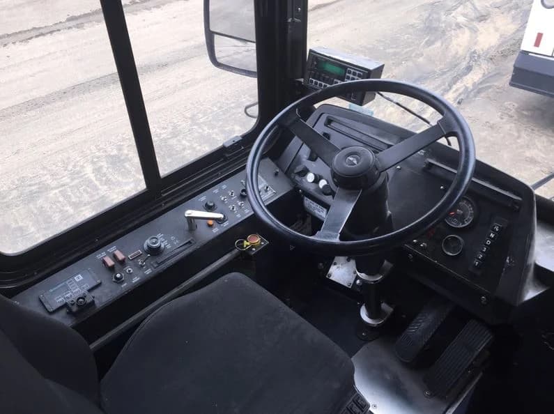 2003 New Flyer D35LF Low Floor 35 ft Transit Bus - Image 2