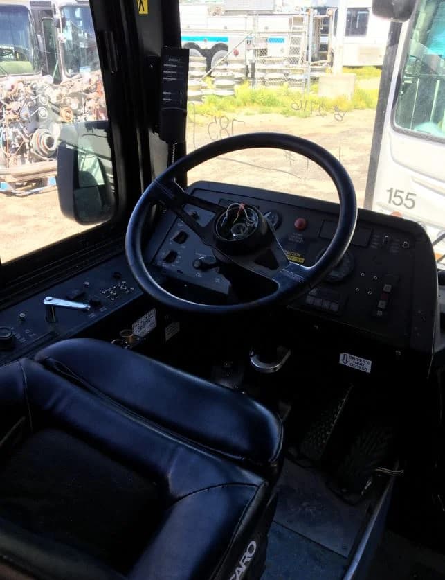 2010 New Flyer GE35LFR Low Floor 35 ft Transit Bus - Image 3