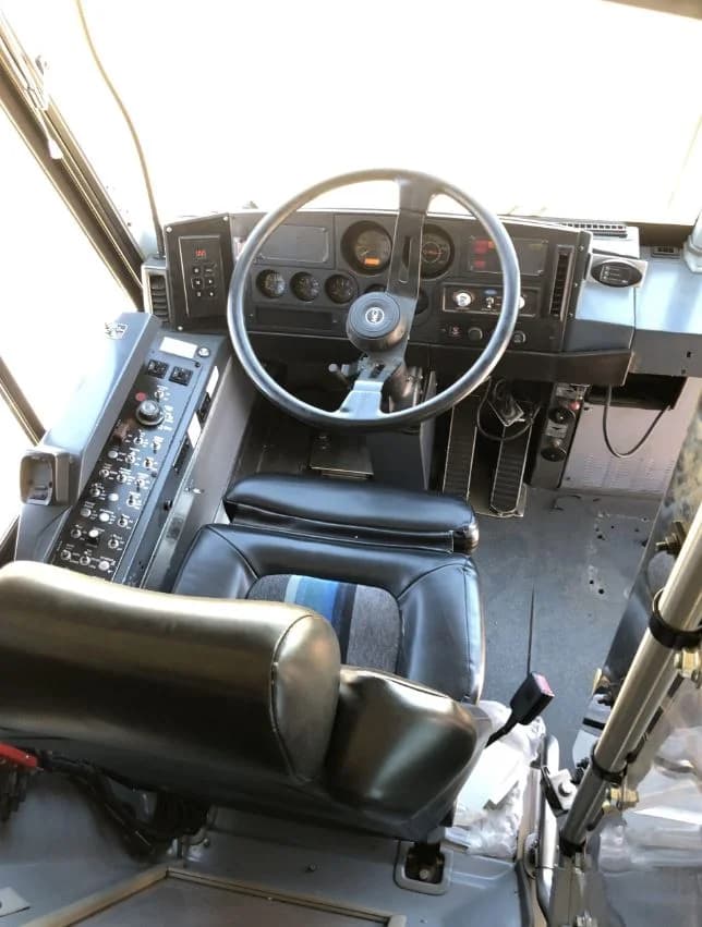 2003 MCI D4500 45 ft Transit Bus - Image 4