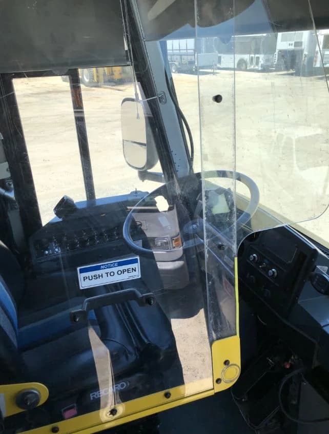 2003 MCI D4500 45 ft Transit Bus - Image 3