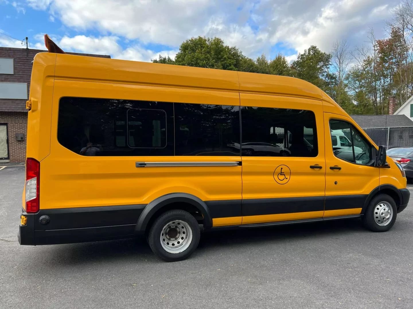 2019 Ford E350 ADA School Passenger Van - Image 14