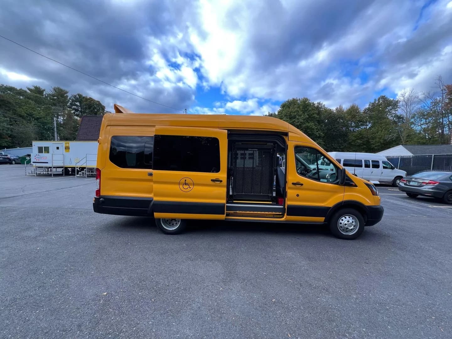 2019 Ford E350 ADA School Passenger Van - Image 15