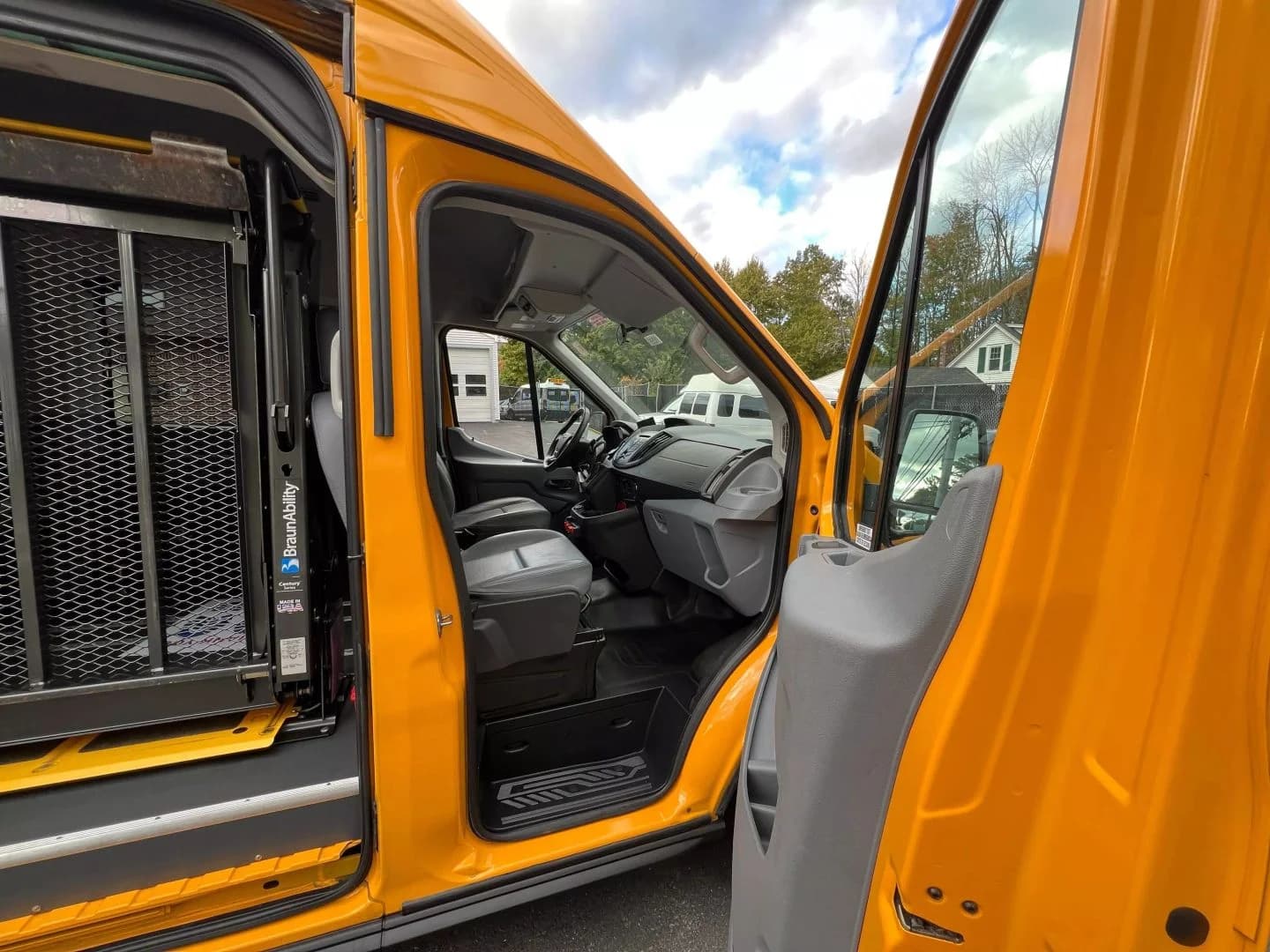 2019 Ford E350 ADA School Passenger Van - Image 16