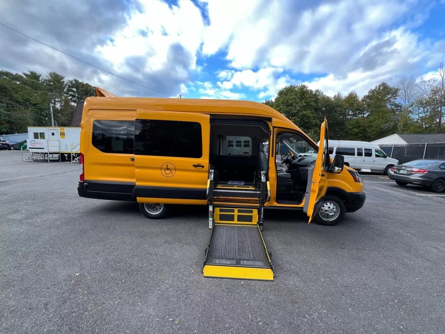 2019 Ford E350 ADA School Passenger Van - Image 19