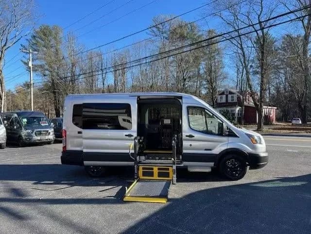 2016 Ford Transit 350 Wagon XLT Passenger Van - Image 13