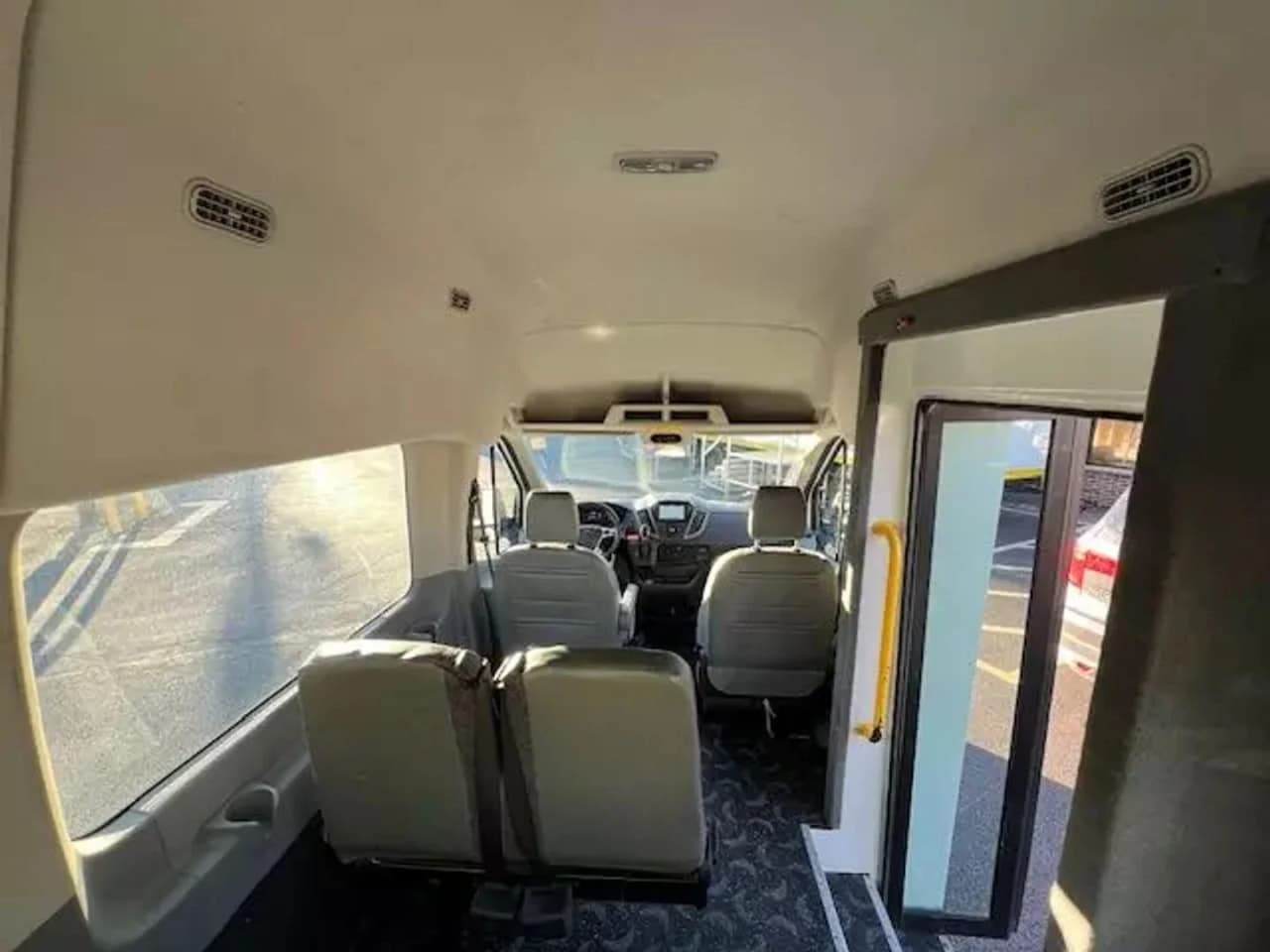 Transit 350 XLT #21680 - Image 9