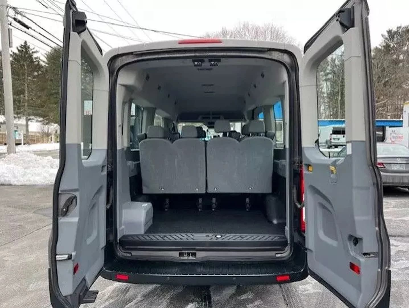 2016 Ford Transit 350 Wagon XLT Passenger Van - Image 3