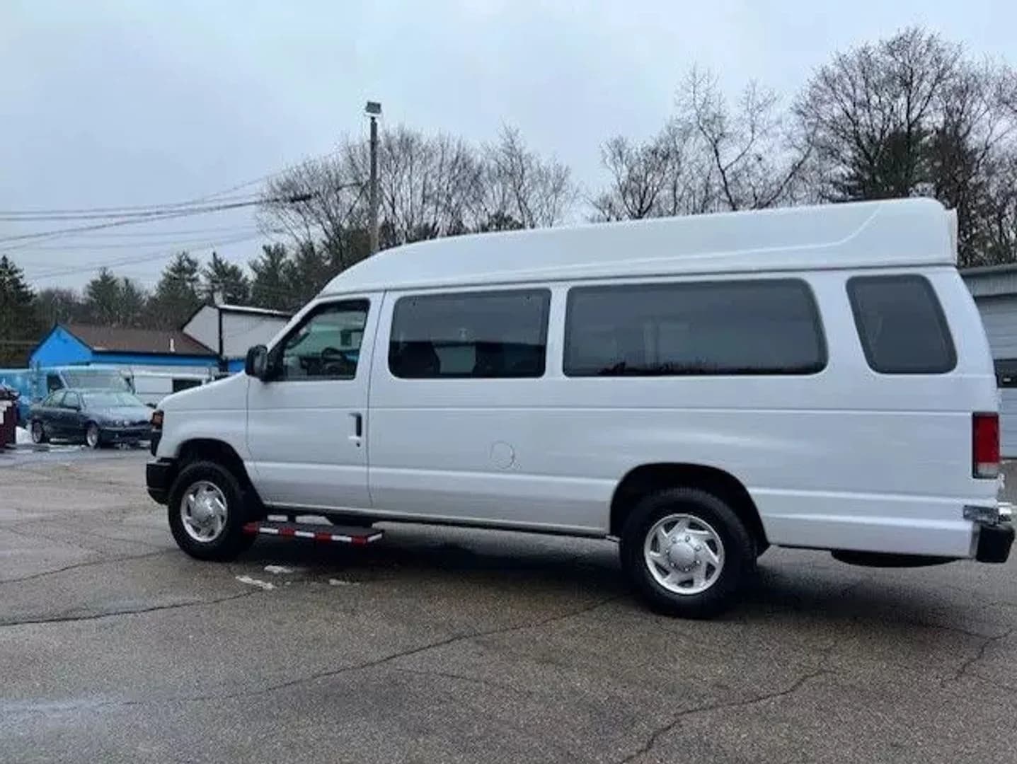 2014 Ford E250 ADA Passenger Van - Image 3