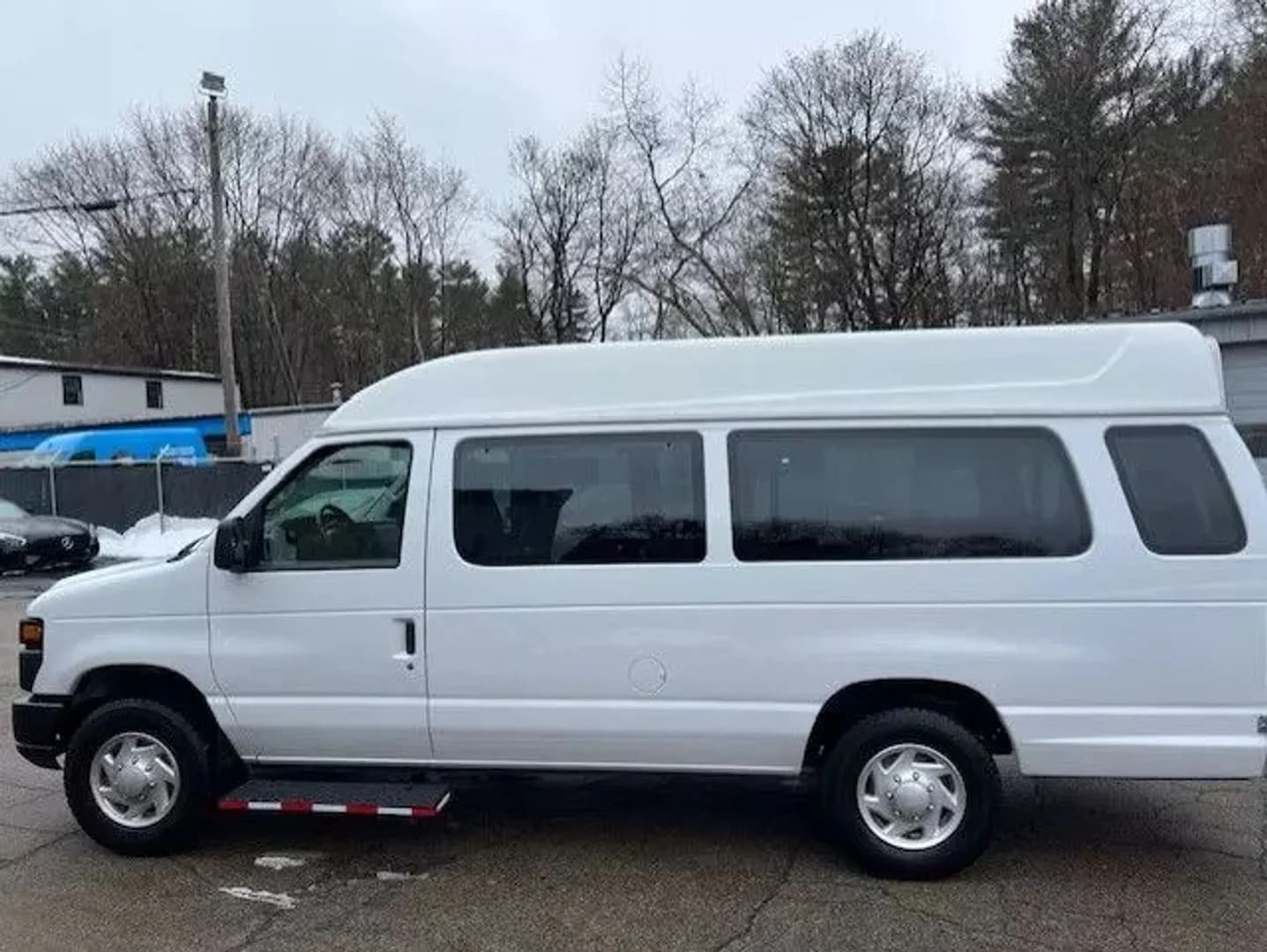 2014 Ford E250 ADA Passenger Van - Image 4