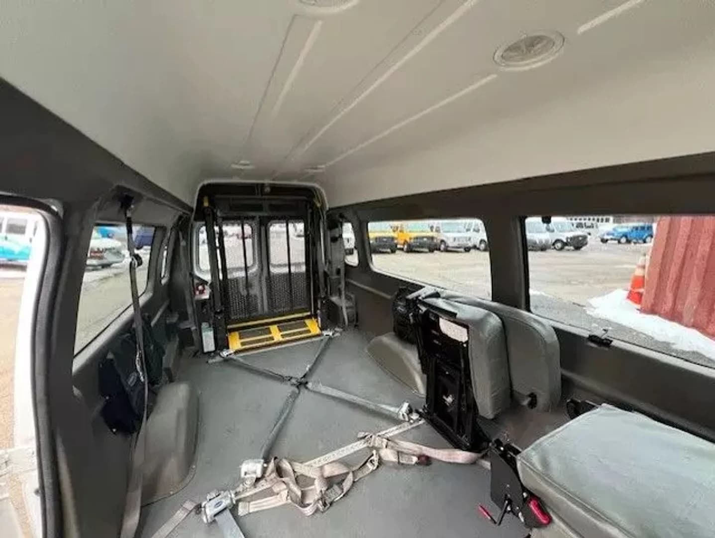 2014 Ford E250 ADA Passenger Van - Image 9