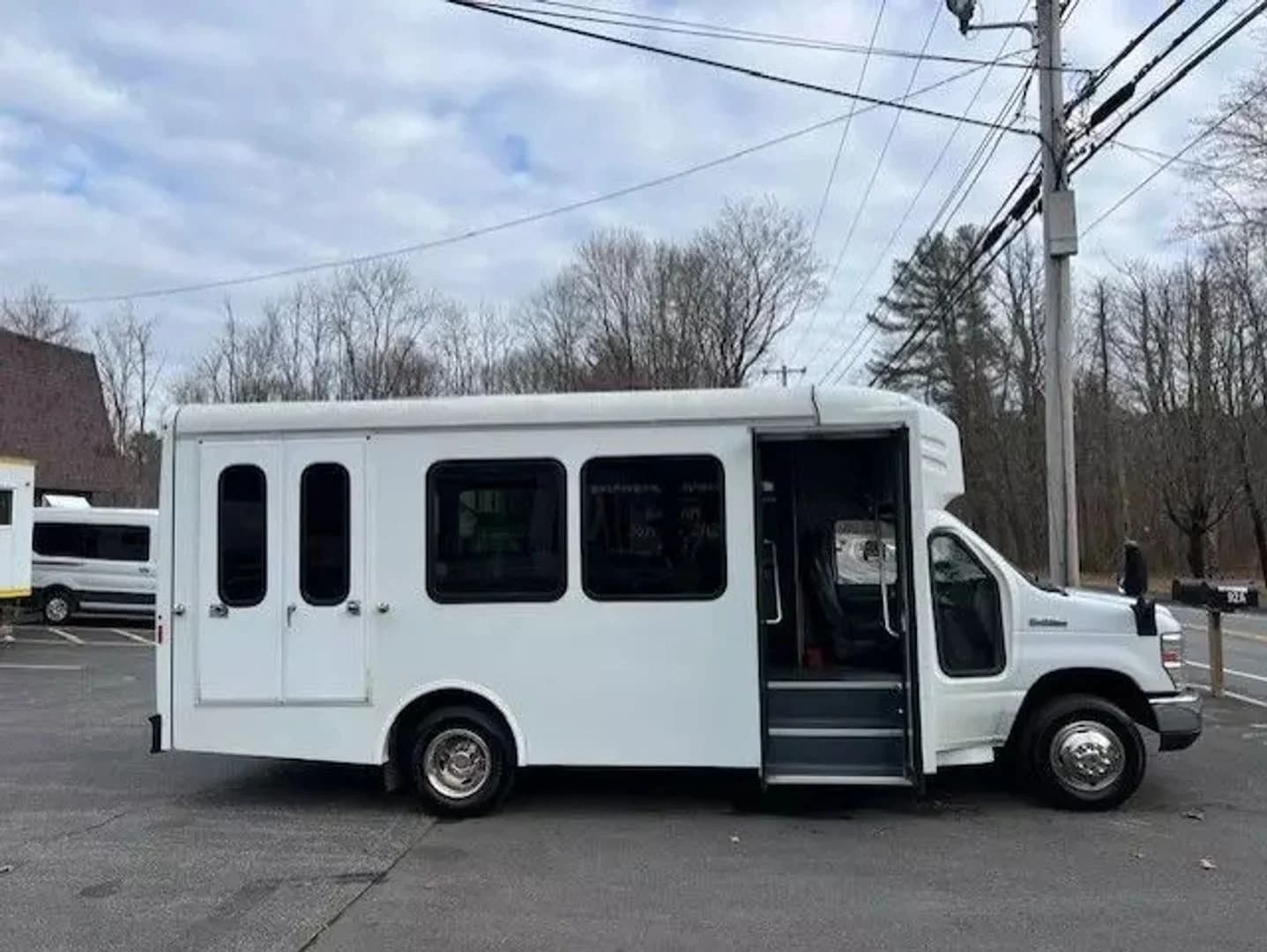 2016 Ford E350 ADA Shuttle Bus - Image 2