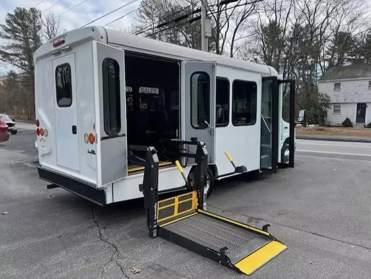 2016 Ford E350 ADA Shuttle Bus - Image 15
