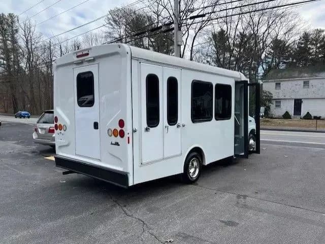 2016 Ford E350 ADA Shuttle Bus - Image 3
