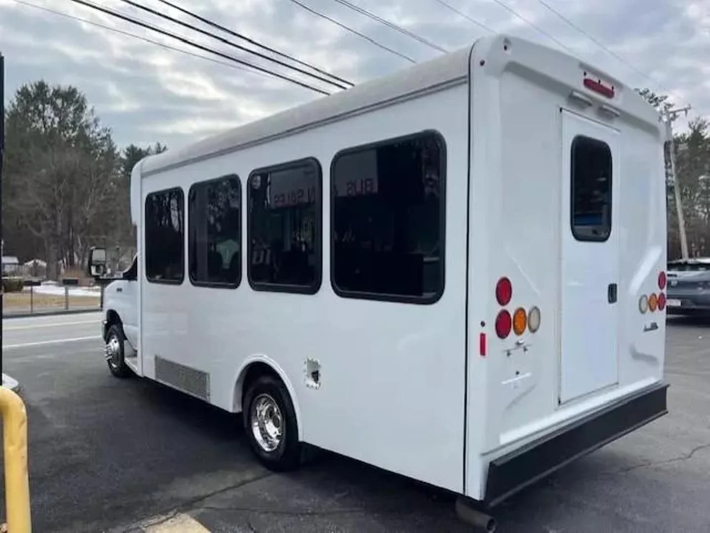 2016 Ford E350 ADA Shuttle Bus - Image 4