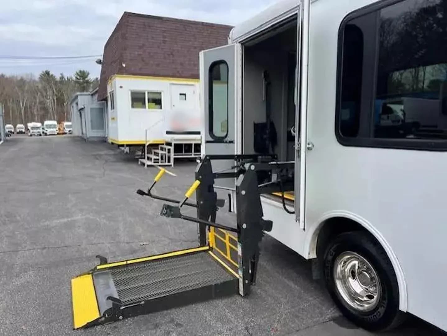 2016 Ford E350 ADA Shuttle Bus - Image 5