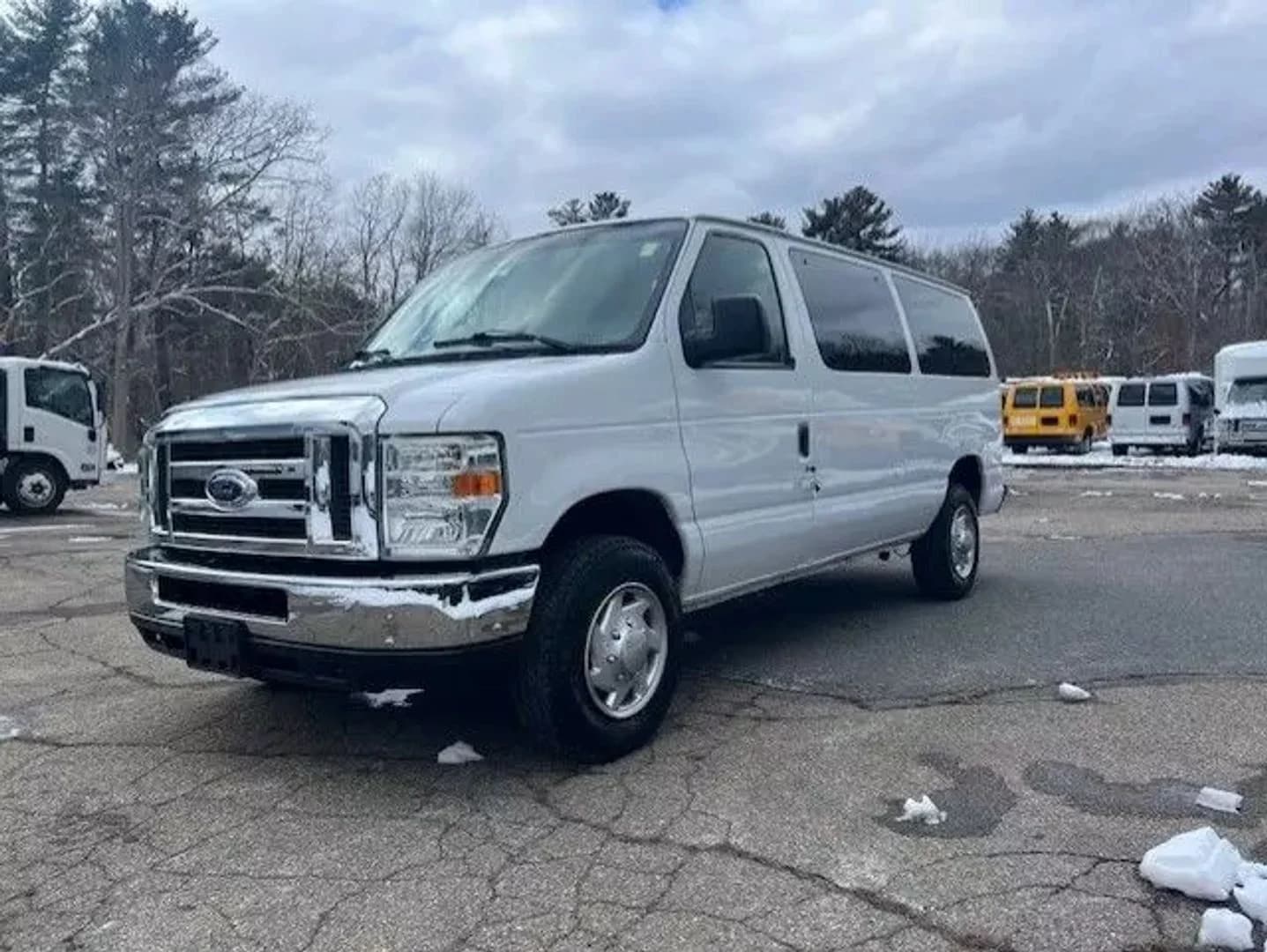 2010 Ford E350 Super Duty Passenger Van - Image 1