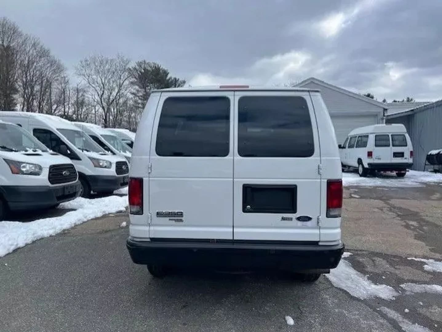 2010 Ford E350 Super Duty Passenger Van - Image 6