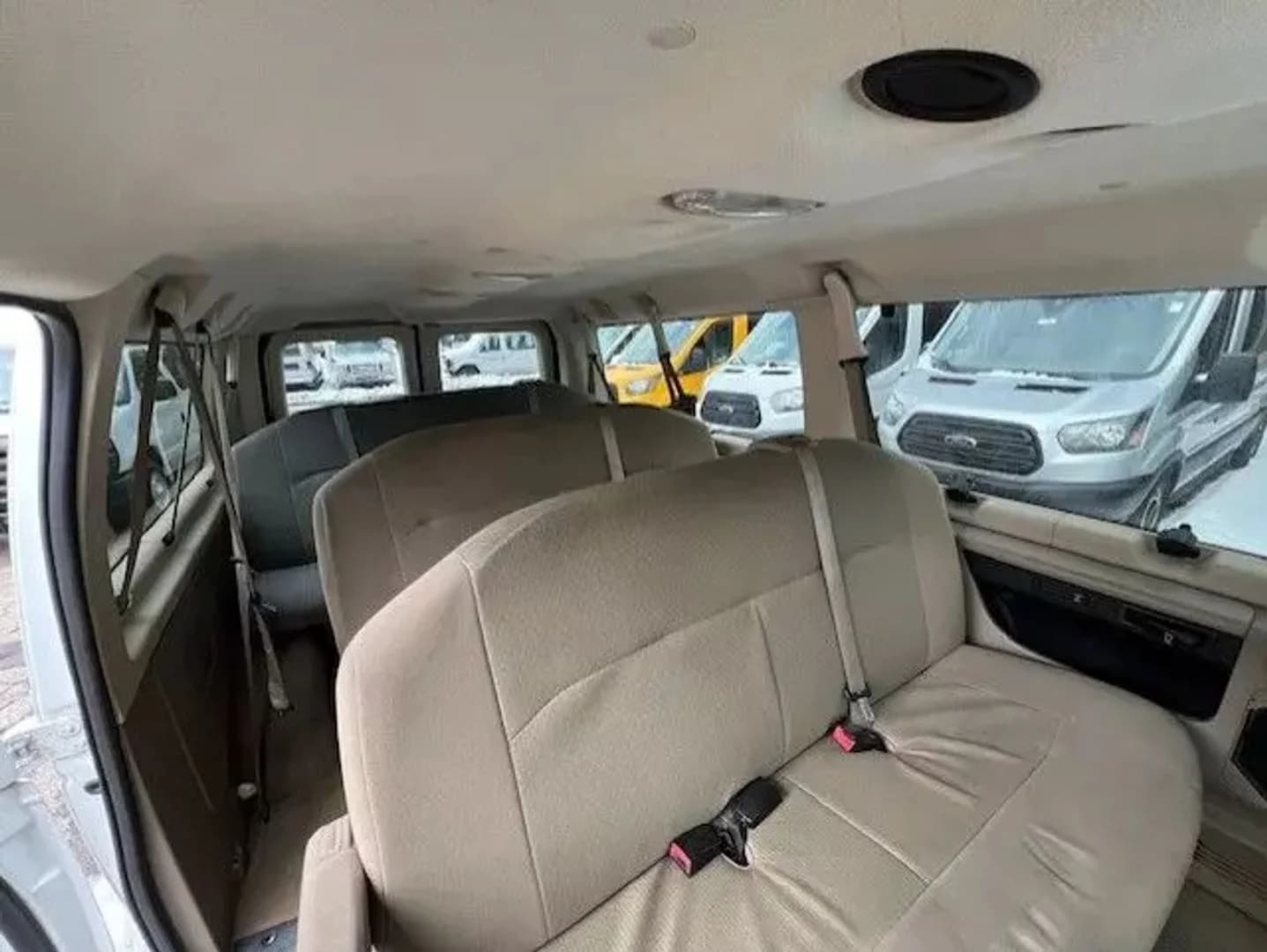 2010 Ford E350 Super Duty Passenger Van - Image 9