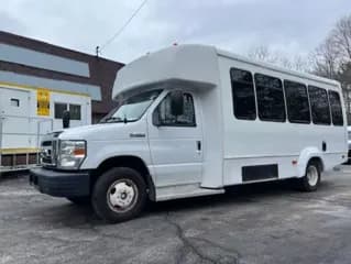 2013 Ford E450 Super Duty bus