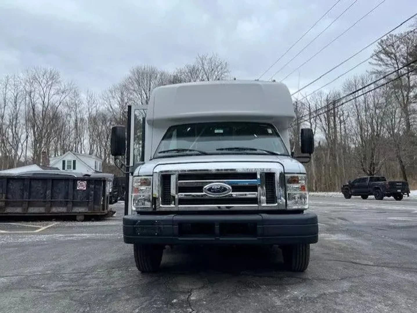2013 Ford E450 Super Duty Shuttle Bus - Image 3