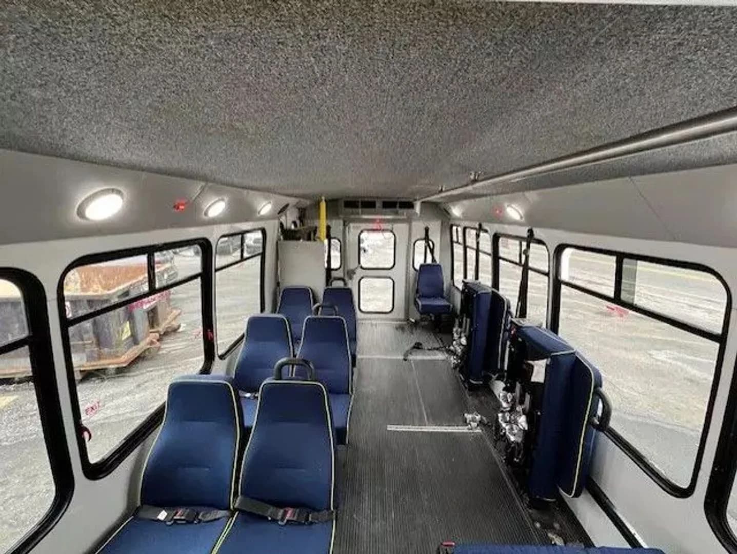 2013 Ford E450 Super Duty Shuttle Bus - Image 7