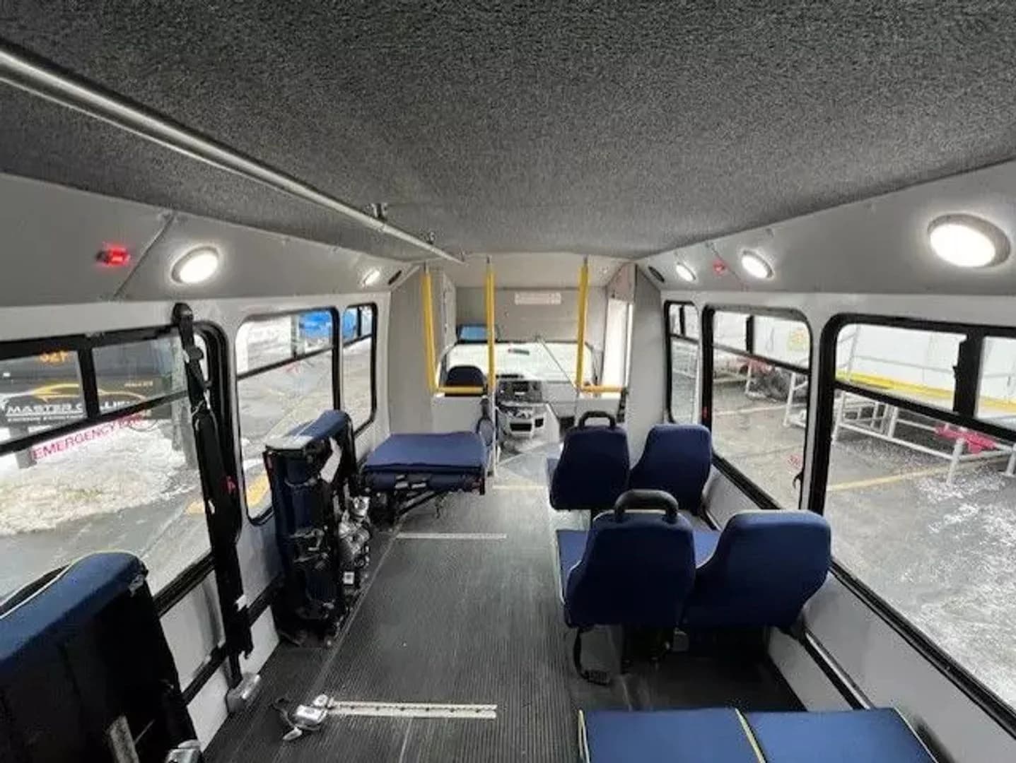 2013 Ford E450 Super Duty Shuttle Bus - Image 9
