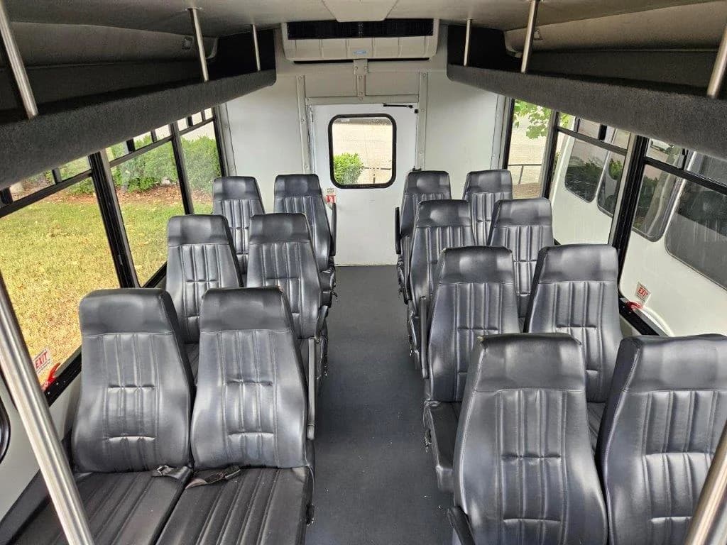 2022 Ford E350 Starcraft Allstar Shuttle Bus - Image 4