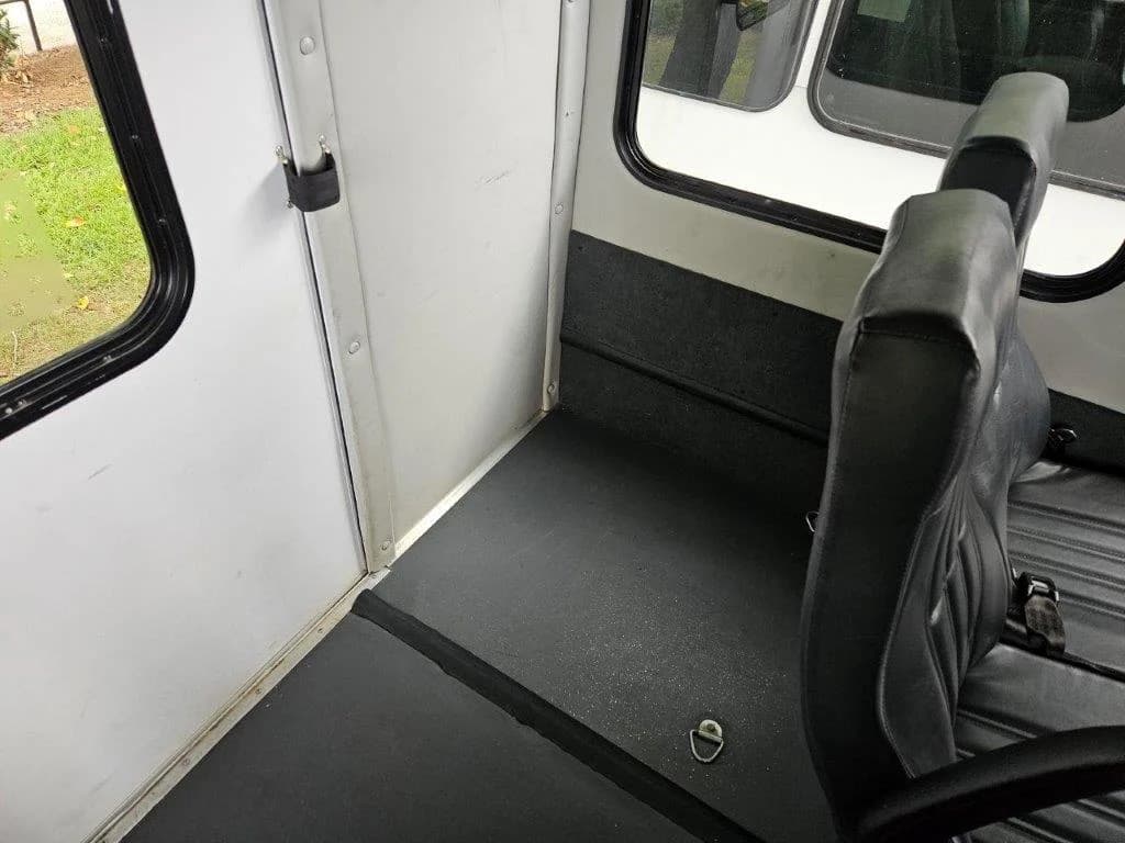 2022 Ford E350 Starcraft Allstar Shuttle Bus - Image 5