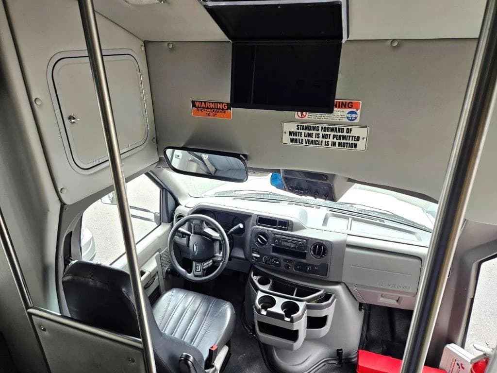 2022 Ford E350 Starcraft Allstar Shuttle Bus - Image 6