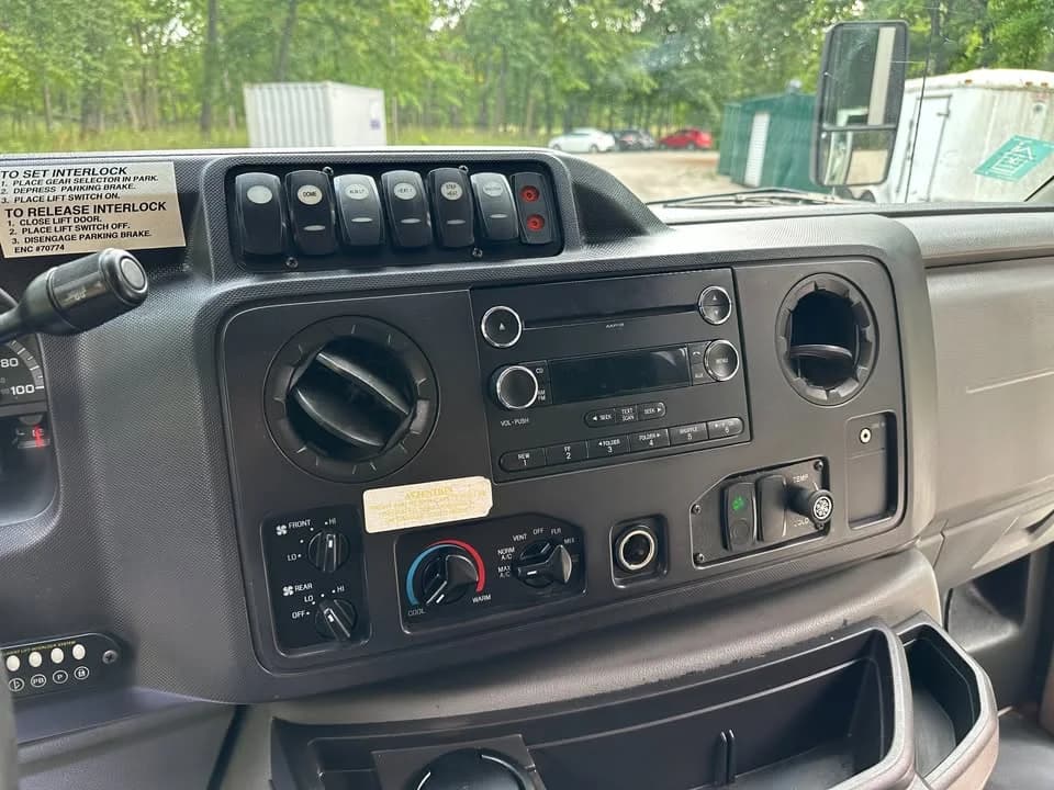 2011 Ford E-350 Glaval - Image 5
