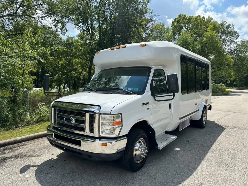 2011 Ford E-350 Glaval - Image 19