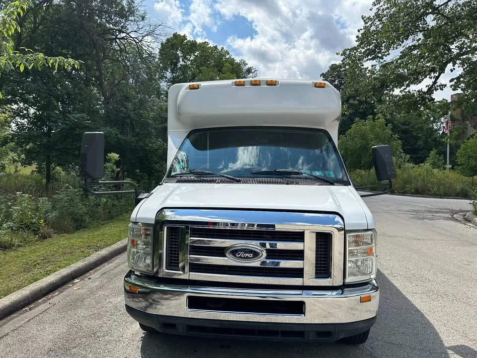 2011 Ford E-350 Glaval - Image 20