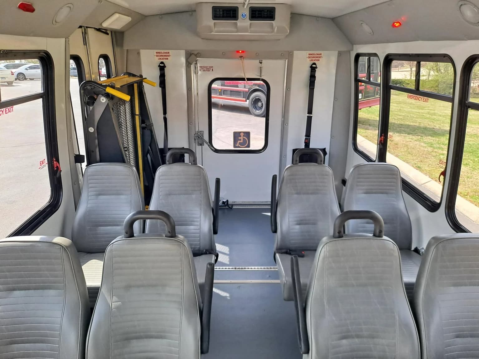 2014 Ford E350 Shuttle Bus - Image 4