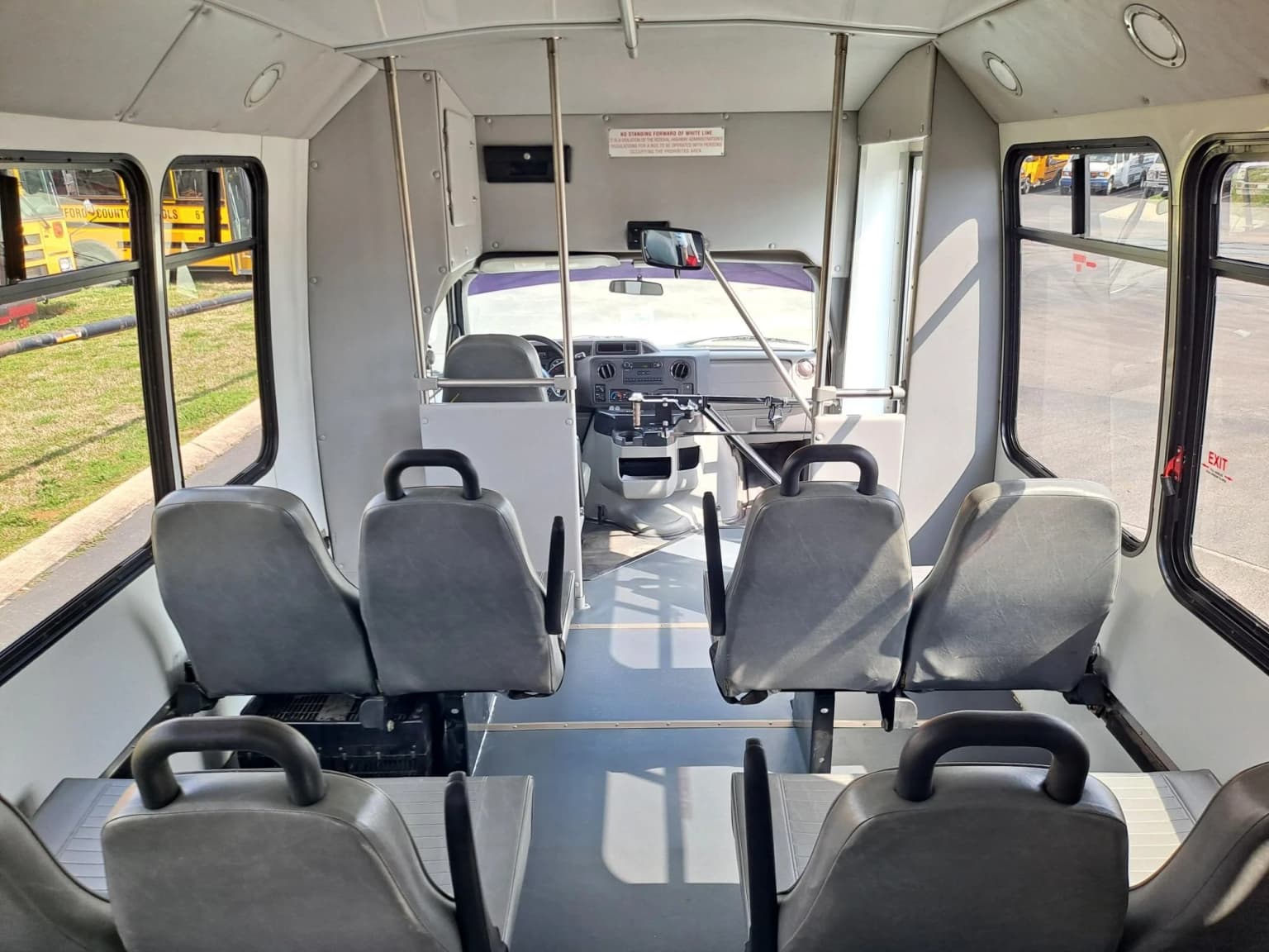 2014 Ford E350 Shuttle Bus - Image 5