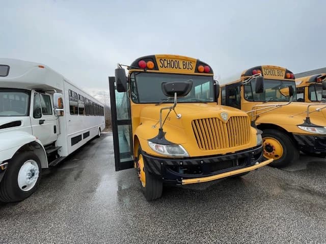 Bulk Fleet Deal 7 Buses 77 Passengers A/C - Image 14