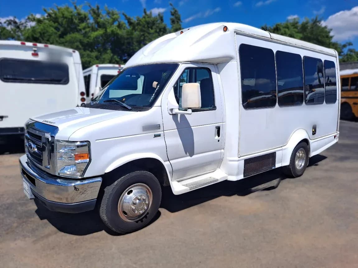 2016 Ford E350 Shuttle Bus - Image 2