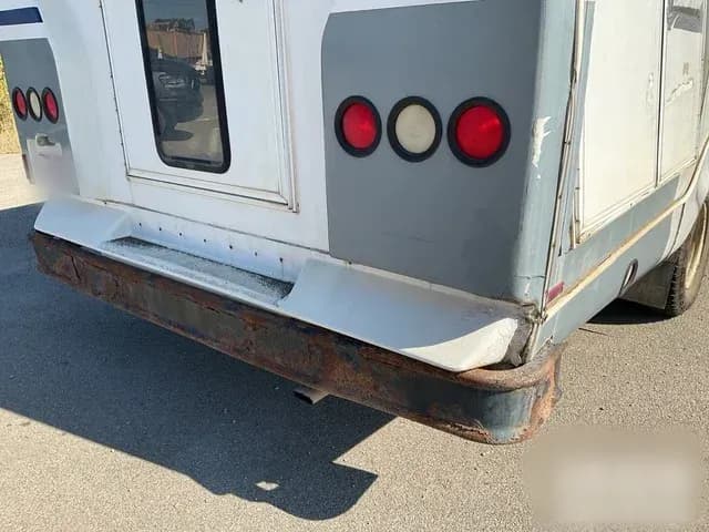 2009 Ford E350 Shuttle Bus - Image 10
