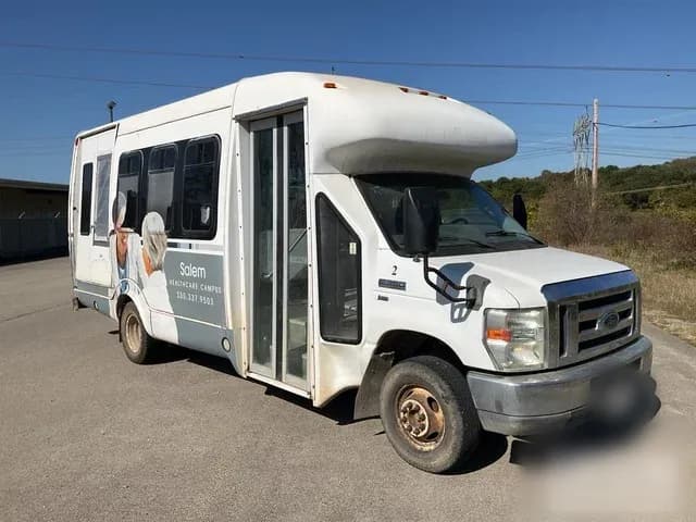 2009 Ford E350 Shuttle Bus - Image 2