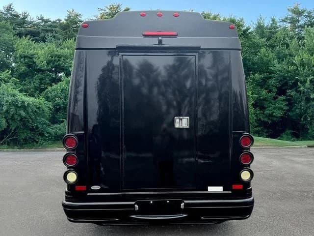 2013 Ford E350 Turtle Top Lux Shuttle - Image 23