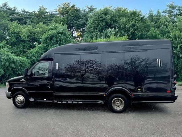 2013 Ford E350 Turtle Top Lux Shuttle - Image 26