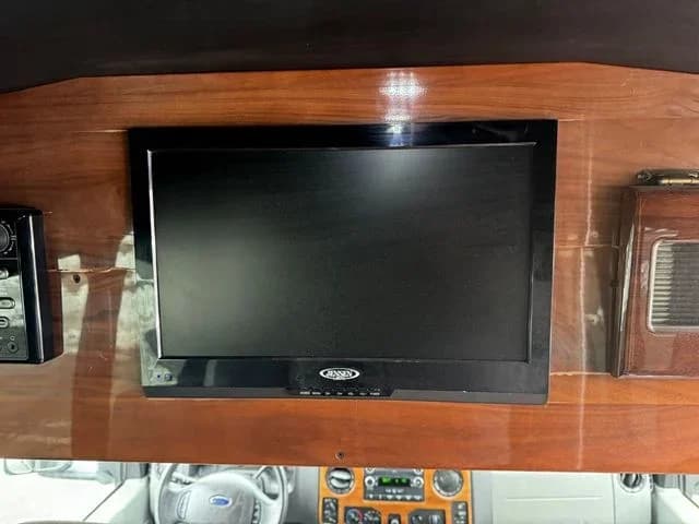 2013 Ford E350 Turtle Top Lux Shuttle - Image 16