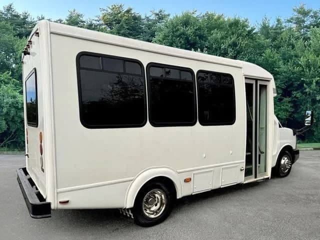Express 4500 #21758 - Image 3