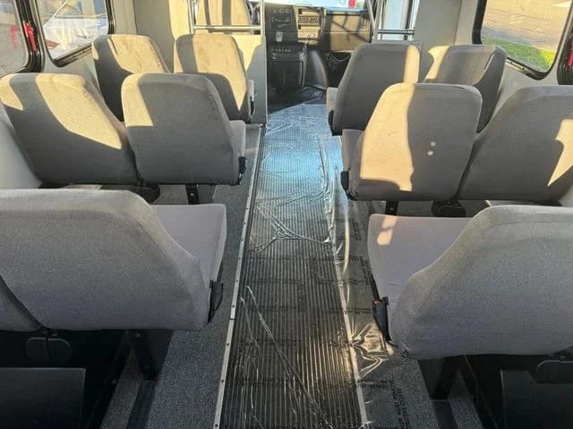 Express 4500 #21758 - Image 14