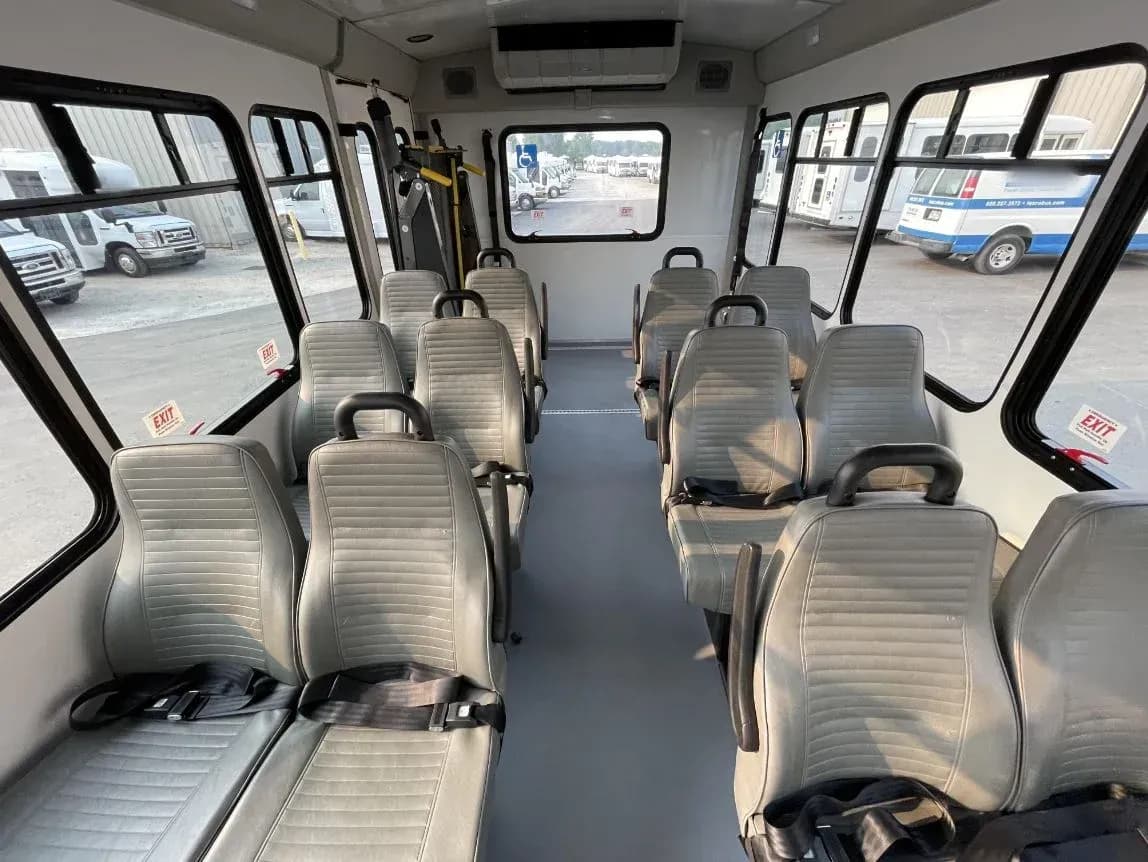 2022 Ford E350 StarTrans Shuttle Bus - Image 10